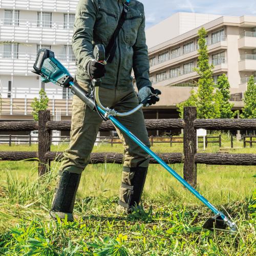 マキタ 充電式草刈機 MUR01